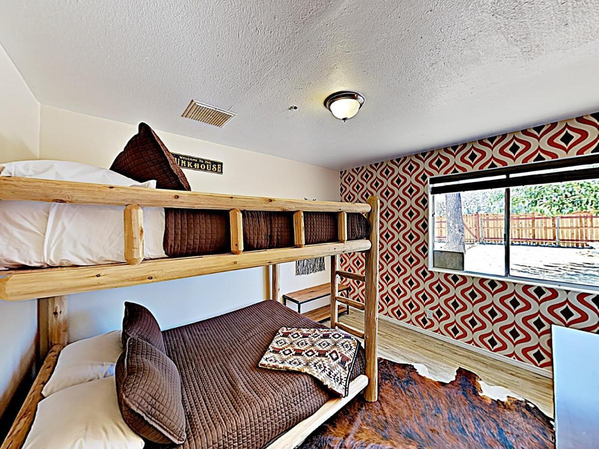 Rawhide Ranch - Walk To Pappy And Harriet'S With Hot Tub! Home Yucca Valley Exterior photo
