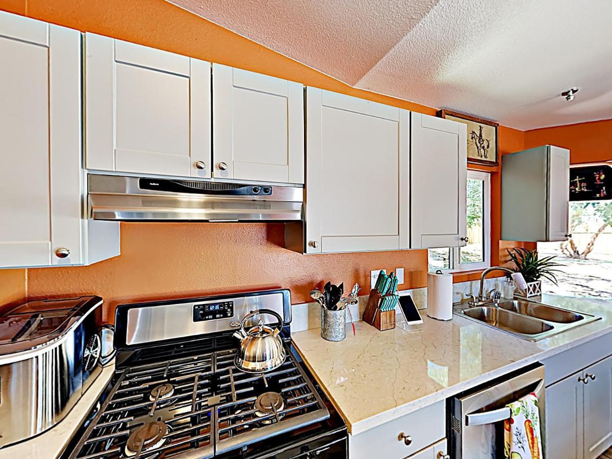 Rawhide Ranch - Walk To Pappy And Harriet'S With Hot Tub! Home Yucca Valley Exterior photo